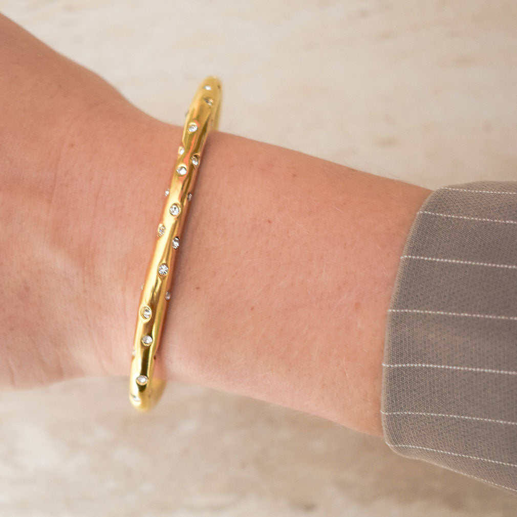 Bangle armband met steentjes goud